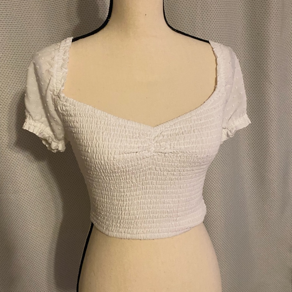 WHITE HOLLISTER T SHIRT CROPPED